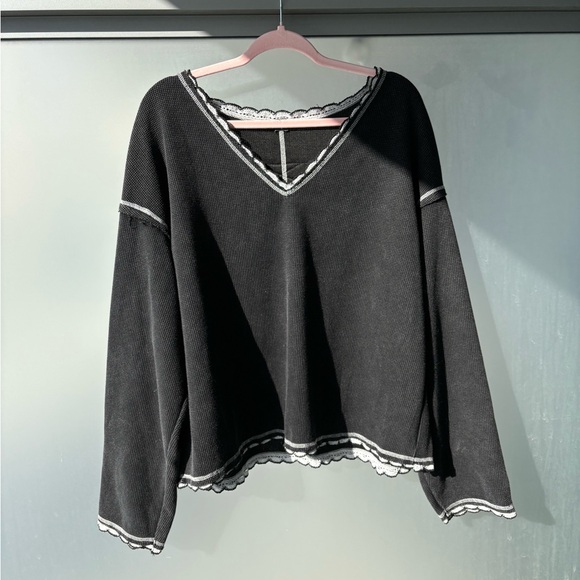 Bohemia | Oversized Long Sleeve V-Neck - Picture 8 of 9